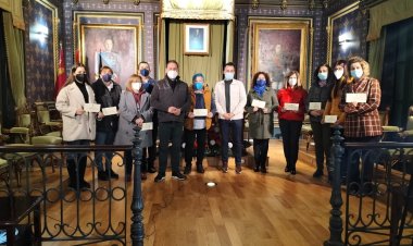 10 ORGANIZACIONES DEL MUNICIPIO DE MAZARRÓN RECIBEN EL CHEQUE DE LA RECAUDACIÓN DE LOS CONCIERTOS DE LAS FIESTAS PATRONALES 2021