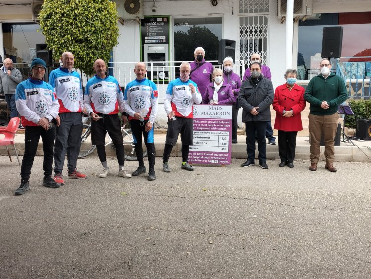 CINCO CICLISTAS RECORREN MÁS DE 500 KILÓMETROS PARA RECAUDAR FONDOS PARA LA ASOCIACIÓN MABS