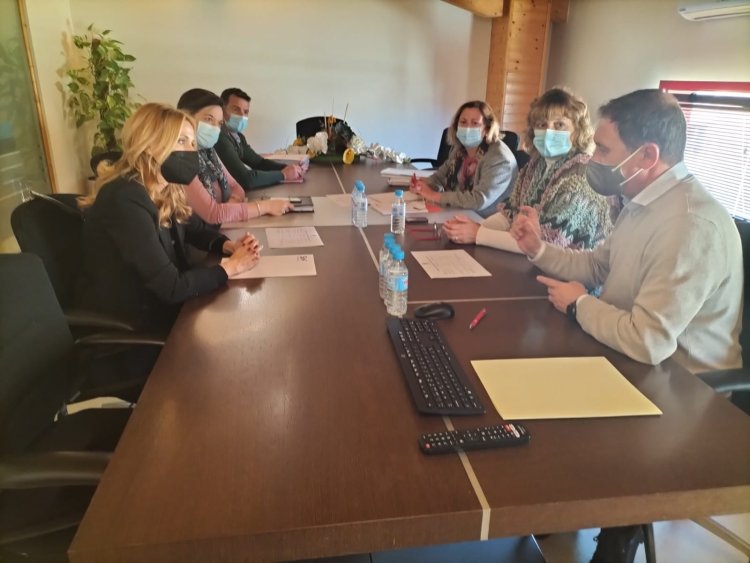 EL ALCALDE DE MAZARRÓN GASPAR MIRAS RECIBE LA VISITA DE MARISA LÓPEZ ARAGÓN, DIRECTORA GENERAL DEL SERVICIO GENERAL DE EMPLEO Y FORMACIÓN