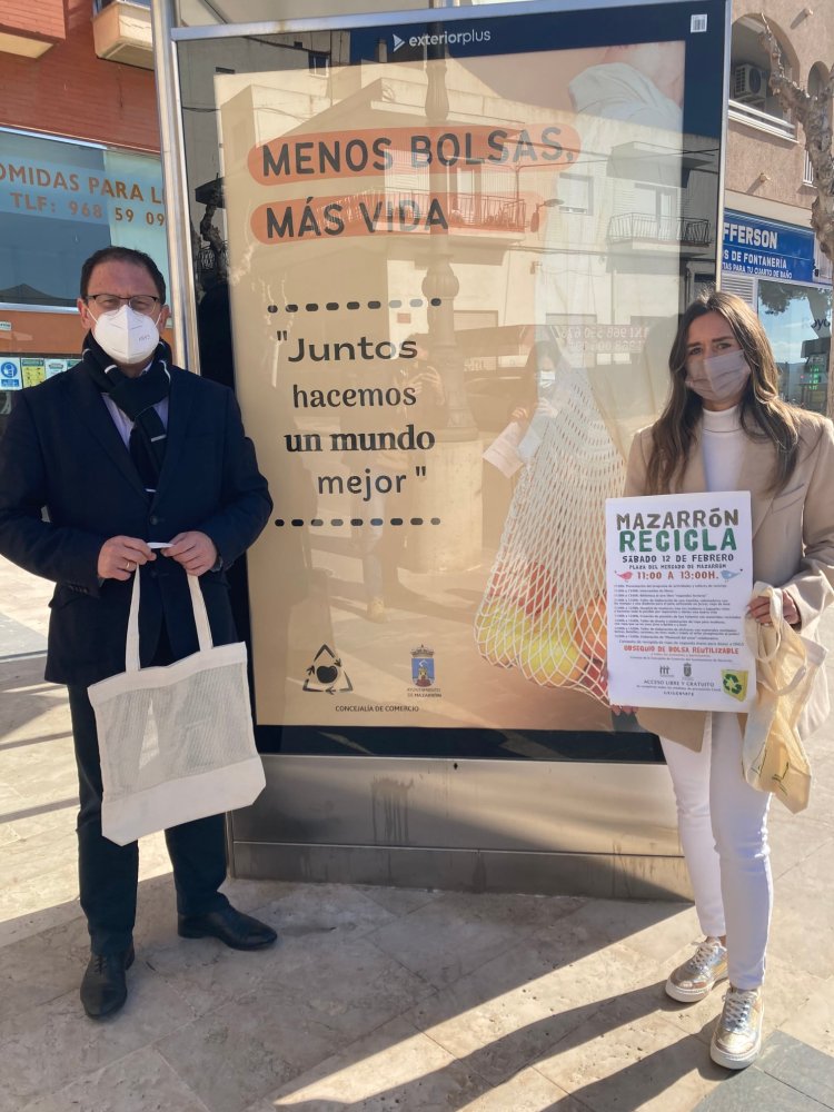 MENOS BOLSAS, MÁS VIDAS “JUNTOS HACEMOS UN MUNDO MEJOR” El AYUNTAMIENTO DE MAZARRÓN TRABAJA POR EL BIENESTAR DE UN MUNICIPIO SANO, SALUDABLE Y SOSTENIBLE