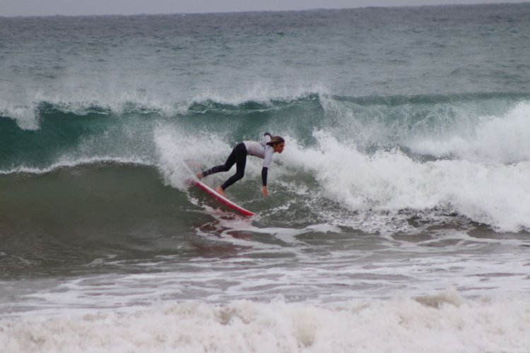 FIN DE SEMANA DE OLAS EN EL CAMPEONATO DE SURF BAHÍA JUNIOR SERIES 3ª EDICIÓN