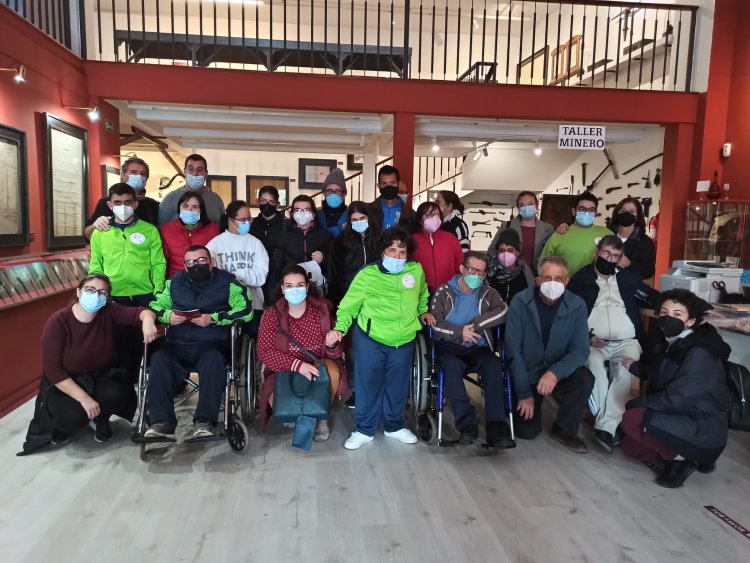 EL CENTRO DE DÍA DE PERSONAS CON DISCAPACIDAD REALIZA VISITA AL MUSEO ANTONIO PAREDES DE MAZARRÓN