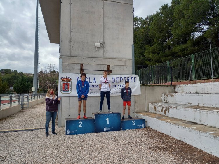 LOS ATLETAS CRISTINA DÁVILA ORTIZ Y EDUARDO SÁNCHEZ ROMÁN OBTIENEN MEDALLAS EN EL CAMPEONATO REGIONAL SUB-16