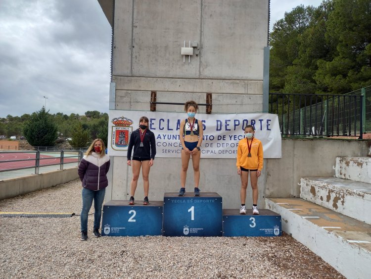 LOS ATLETAS CRISTINA DÁVILA ORTIZ Y EDUARDO SÁNCHEZ ROMÁN OBTIENEN MEDALLAS EN EL CAMPEONATO REGIONAL SUB-16