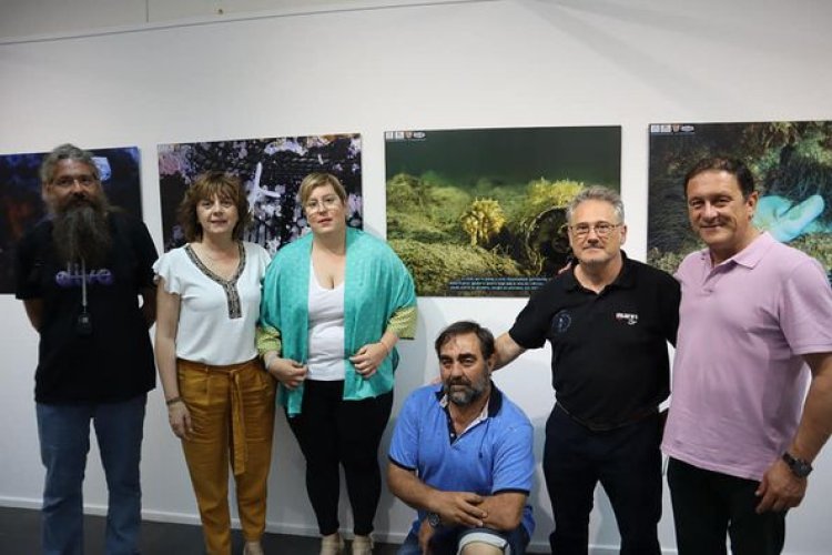 INAUGURACIÓN DE LA EXPOSICIÓN DE FOTOGRAFÍAS SUBACUÁTICAS DE FLORA Y FAUNA INTERACTUANDO CON BASURA MARINA