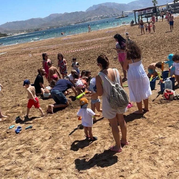 Gran participación de familias y niños en las actividades organizadas por la concejalía de juventud para el día de la Región.