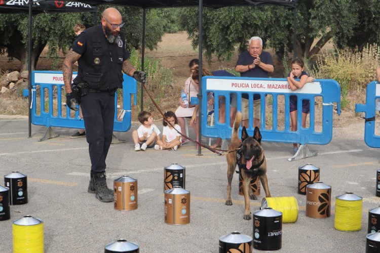 POLICÍA LOCAL CELEBRA UNA JORNADA DE PUERTAS ABIERTAS Y LA EXHIBICIÓN DE LA UNIDAD CANINA CON MOTIVO DE SU 150 ANIVERSARIO