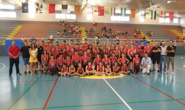 El club de baloncesto Bahía de Mazarrón Basket ha cerrado este sábado la temporada 2021-2022 con una jornada de convivencia entre los jugadores y jugadoras de todas las categorías del club y sus familiares.