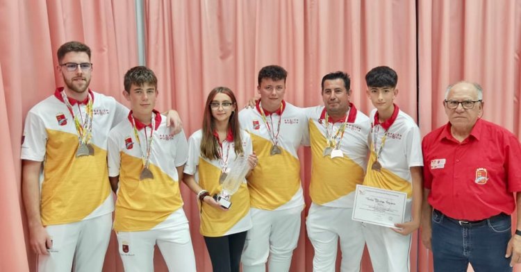 ALBERTO PONCE MEDALLA DE BRONCE POR SELECCIONES