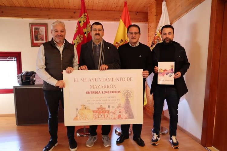 EL AYUNTAMIENTO DE MAZARRÓN ENTREGA A LA ASOCIACIÓN ASPADEM LOS BENEFICIOS DE LA VENTA DE LA REVISTA DE LAS FIESTAS PATRONALES 2022