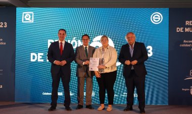 TURISMO I EL ALCALDE Y LA CONECEJALA DE TURISMO RECOGEN LOS RECONOCIMIENTOS “Q DE CALIDAD TURÍSTICA” Y “S DE SOSTENIBILIDAD TURÍSTICA”
