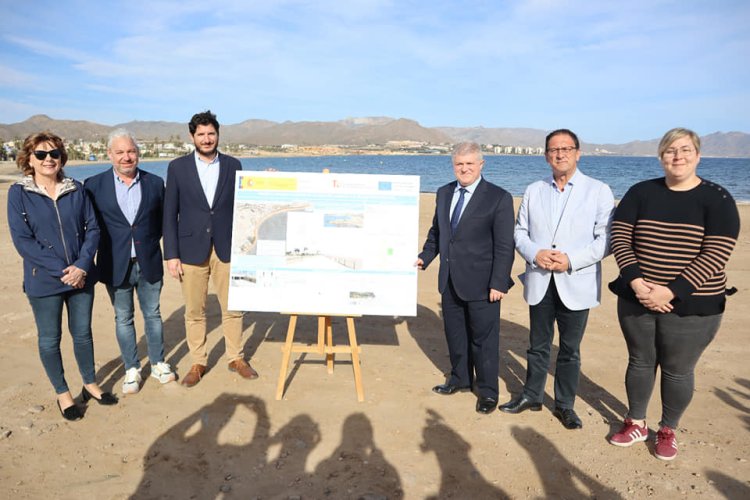 El Delegado de Gobierno, José Vélez, anuncia una inversión de 2,6 millones de euros para la construcción del paseo marítimo de El Alamillo en el Puerto de Mazarrón