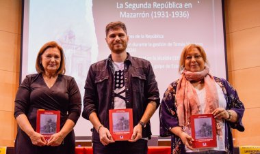 EL HISTORIADOR FERNANDO CARREÑO PRESENTA EL LIBRO 'LA II REPÚBLICA EN MAZARRÓN