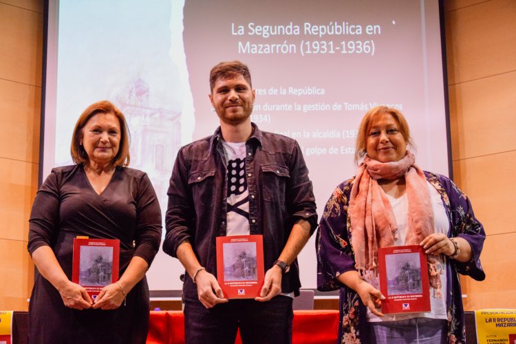 EL HISTORIADOR FERNANDO CARREÑO PRESENTA EL LIBRO 'LA II REPÚBLICA EN MAZARRÓN