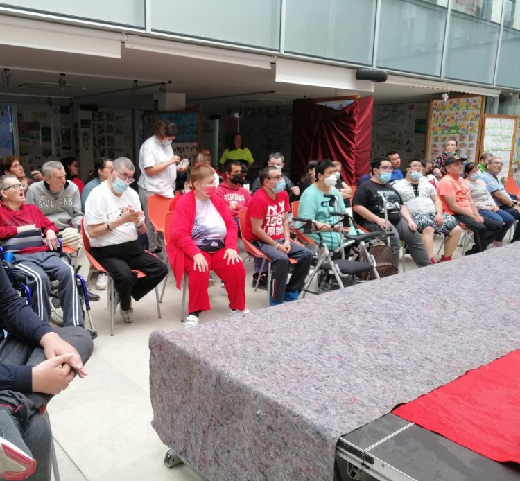 POLÍTICA SOCIAL I  EL CENTRO DE DÍA DE PERSONAS CON DISCAPACIDAD PARTICIPA EN UN CUENTA CUENTOS