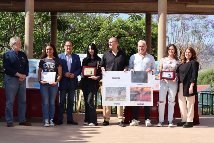 EDUCACIÓN I GANADORAS DEL CERTAMEN DE PINTURA “DOMINGO VALDIVIESO”: ÁNGELA CAÑÁS, NEREA MÉNDEZ Y MARÍA MORATA