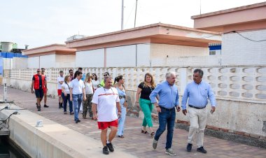 EL ALCALDE VISITA JUNTO AL CONSEJERO DE MEDIOAMBIENTE EL OPERATIVO DE SALVAMENTO MARÍTIMO DE CRUZ ROJA EN PUERTO DE MAZARRÓN