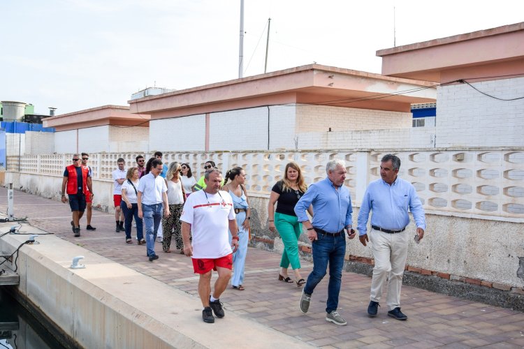 EL ALCALDE VISITA JUNTO AL CONSEJERO DE MEDIOAMBIENTE EL OPERATIVO DE SALVAMENTO MARÍTIMO DE CRUZ ROJA EN PUERTO DE MAZARRÓN