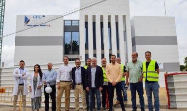 Ginés Campillo visita las obras de construcción del futuro  Hospital Mederi Guadalentín y destaca  los 300 empleos que creará en el municipio.
