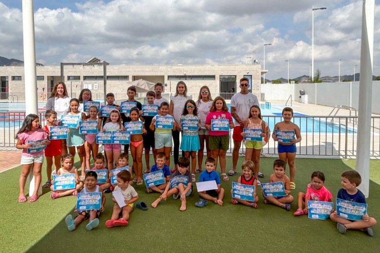 Los cursos de verano de natación finalizan con cerca 400 inscripciones.