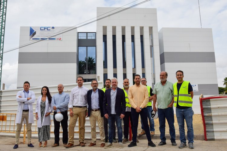 Ginés Campillo visita las obras de construcción del futuro  Hospital Mederi Guadalentín y destaca  los 300 empleos que creará en el municipio.