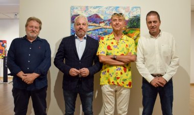 La exposición Mazarrón -Nostalgia de Futuro de Vicente Tiburcio ilumina el presente con colores del pasado.