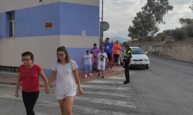 Policía Local enseña educación vial a los usuarios del Centro de Discapacidad Intelectual.