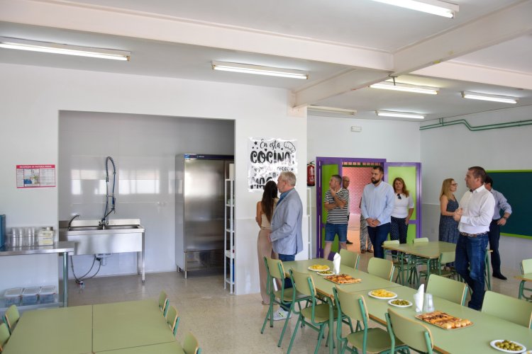 El CEIP Ginés García estrena comedor escolar con un una treintena de alumnos.