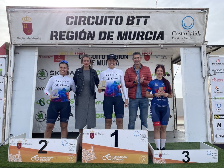 Javier Sánchez (Kazajoz) y Maje Sánchez (Pafgio)se coronaron campeones del VI Cross Country Bahía de Mazarrón