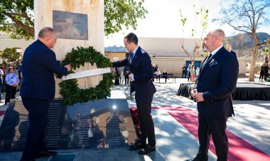Mazarrón honra la memoria de sus mineros fallecidos en accidentes laborales con la inauguración de un monumento en la Plaza del Salitre