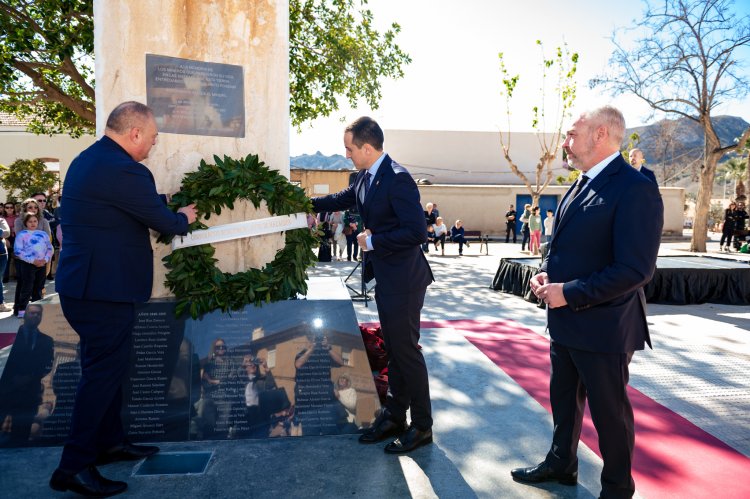 Mazarrón honra la memoria de sus mineros fallecidos en accidentes laborales con la inauguración de un monumento en la Plaza del Salitre