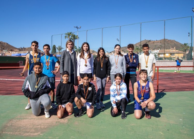 El Polideportivo Municipal acogió la final local de atletismo en categoría infantil.