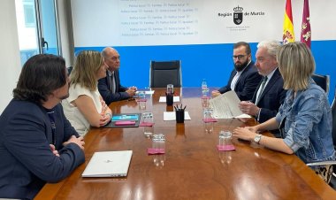 Reunión urgente convocada por el alcalde de Mazarrón, y en presencia de los concejales María Isabel Carrillo u Jesús García , se abordaron temas de gran relevancia con Conchita Ruiz, Consejera de Política Social, Familias e Igualdad.