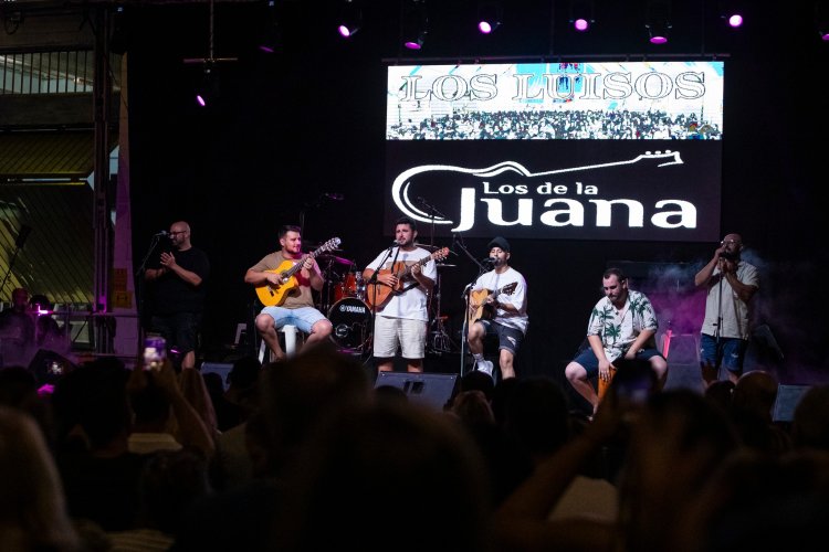 El pasado sábado 13 de julio, la Lonja de Pescadores se llenó de música con los conciertos de Los de la Juana, Los Luisos y Kiko & Shara.