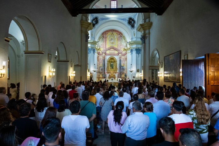 El pasado sábado, vecinos y visitantes, así como el concejal del equipo de gobierno, acompañado por el concejal de la corporación municipal, asistieron a la misa y procesión de la Virgen del Cisne Peregrina.