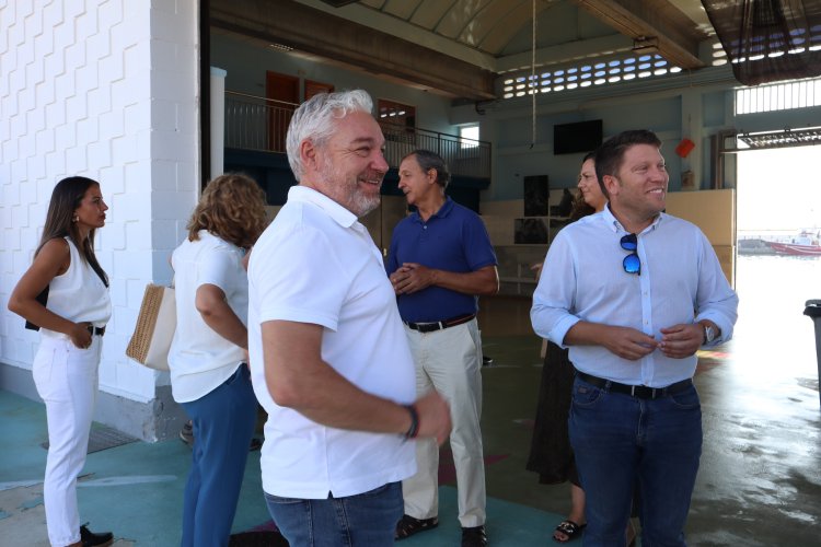 El alcalde Ginés Campillo @gines_campillo, junto a la concejal de Puerto y Pesca, Ana Ruiz @anaruiz_fitness, han recibido la visita del director general de Pesca,