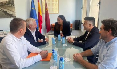 El pasado viernes, el alcalde @gines_campillo y @jorgeduran18, concejal de Cultura, se reunieron con Carmen Conesa, consejera de Turismo, Cultura, Juventud y Deportes.   ✍️Uno de los puntos centrales fue el plan para el barco fenicio 'Mazarrón II'