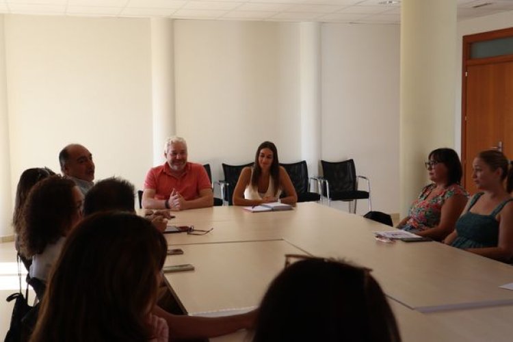 Esta mañana el alcalde, @gines_campillo, y la concejal de Educación, Silvia García, han mantenido una reunión con los miembros de la Federación del AMPA