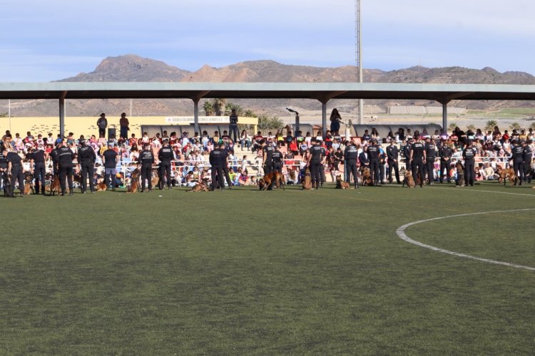 Mazarrón cierra con éxito las jornadas del curso de reciclaje y certificación para guías caninos y perros detectores.