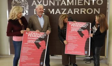 RUEDA DE PRENSA: El alcalde de Mazarrón, @gines_campillo, ha presentado junto a Lola Gracia, Soledad Díaz y Carmen Ríansares, el ciclo de “Liderazgo Femenino”.