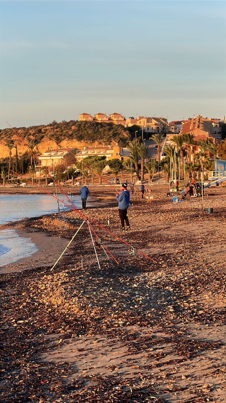 JUSTINIANO ALBACETE gana el primer social de la temporada 2025 del Club de Pesca Puerto de Mazarrón