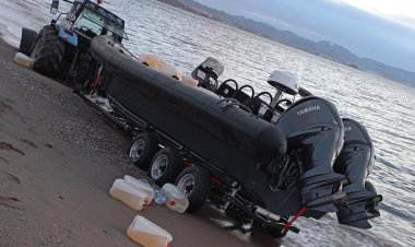 En investigación el  hallazgo de una planeadora cargada de combustible en Cañadas de Gallego, en la Playa de Cobaticas.(Mazarrón)