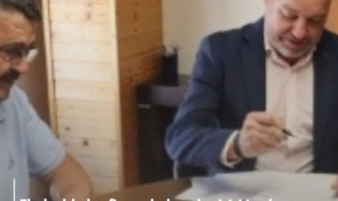 El alcalde ha firmado la adquisición de una de las viviendas tuteladas