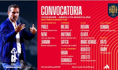 Varios jugadores del Bahia de Mazarrón en la convocatoria de la Selección Española de Fútbol Playa.
