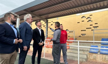 Finalizan las obras para instalar una pérgola en el graderío de la Ciudad Deportiva de Mazarrón que financia la Comunidad