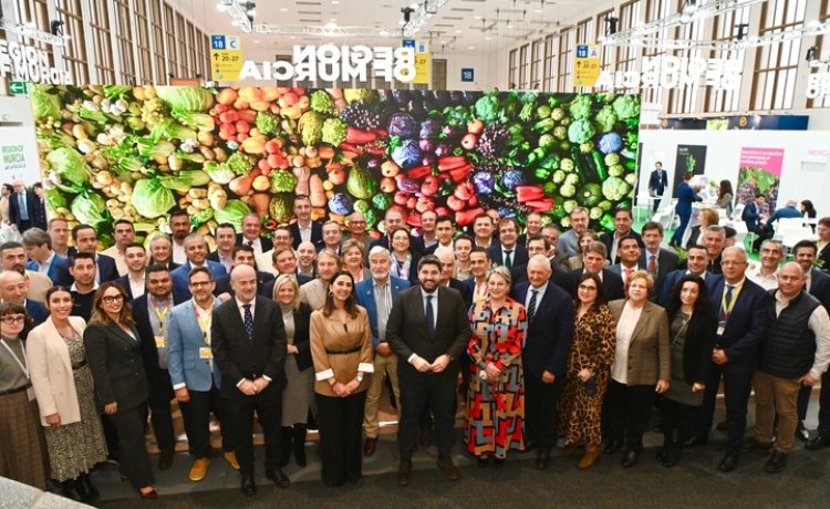 López Miras destaca a la Región como "principal potencia agroalimentaria" de Fruit Logística con 3.500 millones de euros en exportaciones