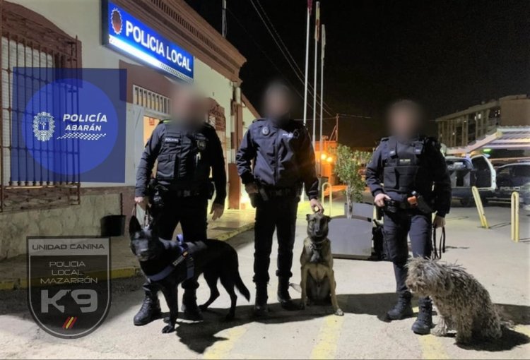 La Unidad Canina de la Policia Local de Mazarrón participa en unas jornadas de formación.