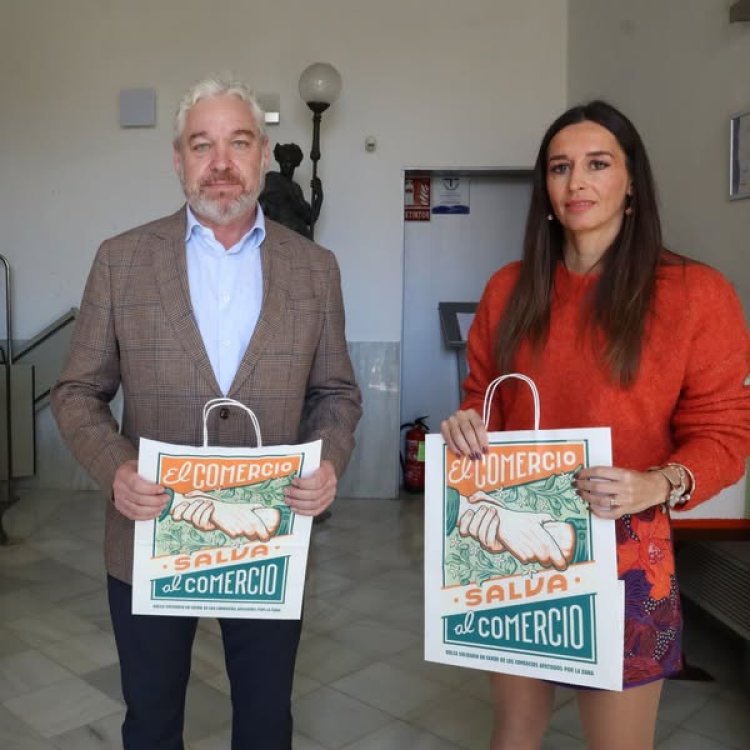 El alcalde de Mazarrón, Gines Campillo, junto con la concejal de Comercio y Consumo, Silvia García, presentaron ayer la iniciativa solidaria "El comercio salva al comercio", en ayuda a los comercios valencianos afectados por la DANA