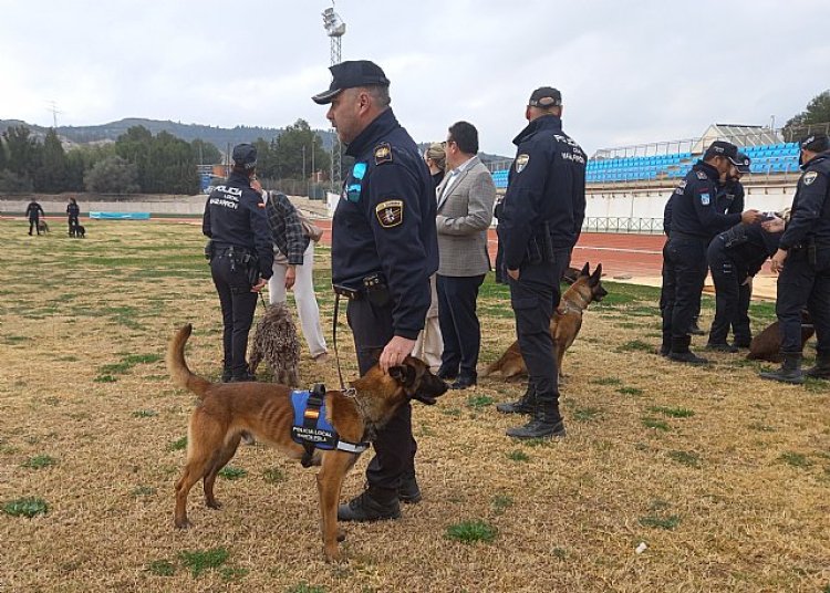 Miembros de la Unidad Canina de la Policia Local de Mazarrón presentes en las II Jornadas de instrucción y adiestramiento de agentes caninos de policías locales