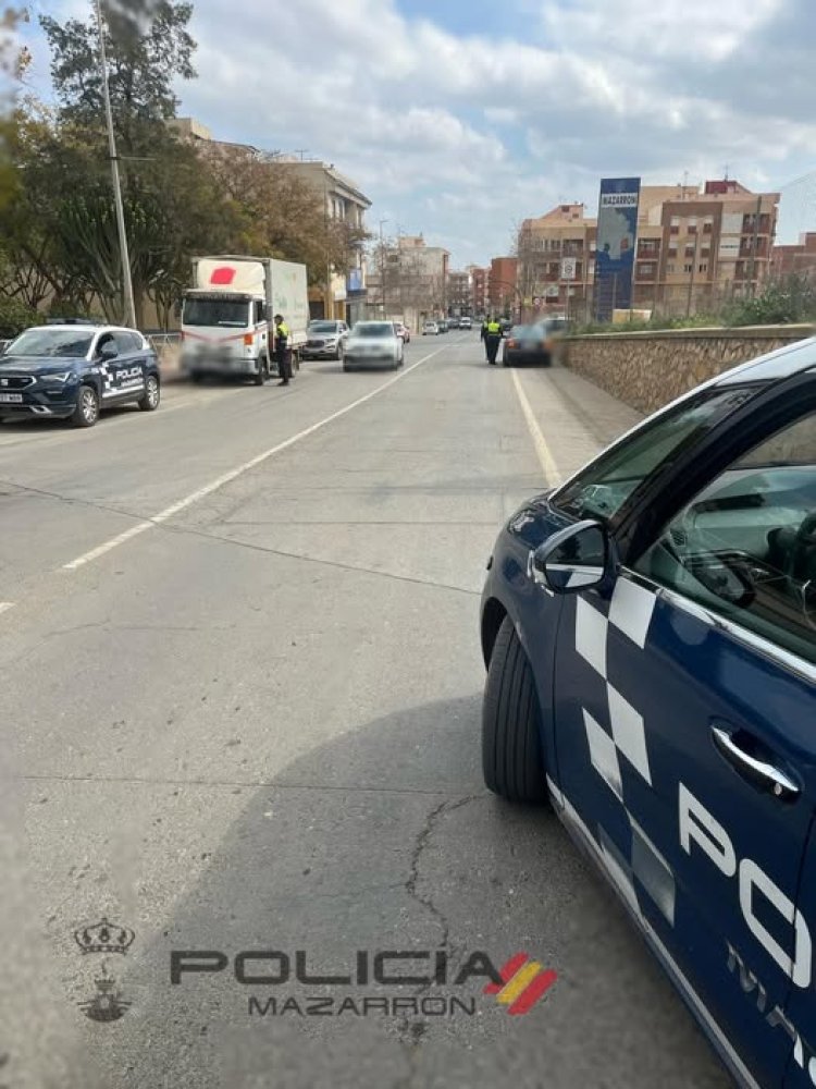 Se produce un robo con violencia de un bolso con el modo del Tirón, según informa la Policia Local.